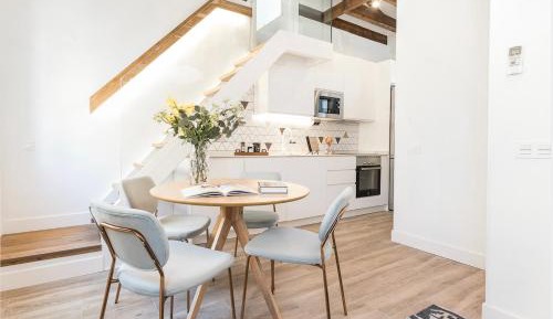 Two-Bedroom Deluxe Apartment with Balcony