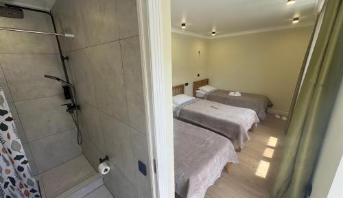 Comfort Triple Room with Shower