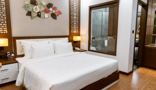 Deluxe Room (2 Adults + 1 Child)