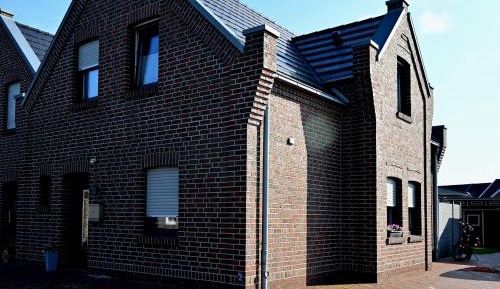 Three-Bedroom Apartment with Lake View