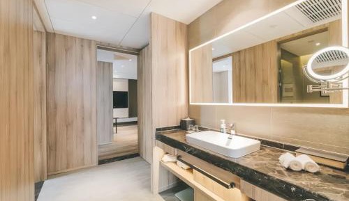 Deluxe Suite with Garden