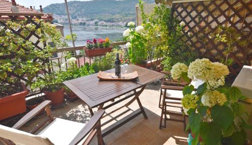 Two-Bedroom Apartment with Lake View