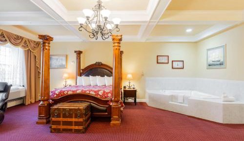 King Suite with Jacuzzi and Fireplace - Captain Theme/Non-Smoking