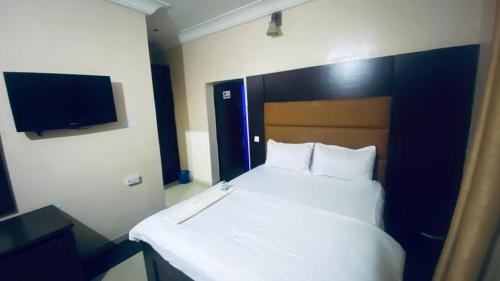 Single Room with Private Bathroom