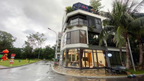 Five-Bedroom Apartment