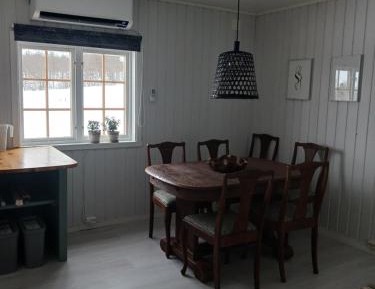 Two-Bedroom Cottage (6 Adults)