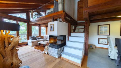 Three-Bedroom Deluxe Apartment