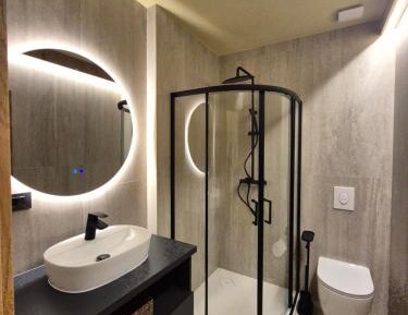 One-Bedroom Apartment with Terrace