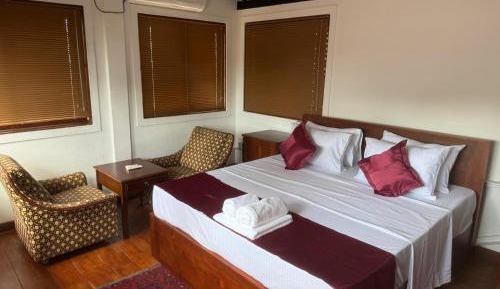 Basic Triple Room with Shared Bathroom