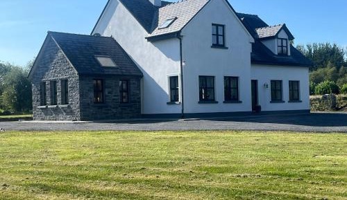 Four-Bedroom Holiday Home