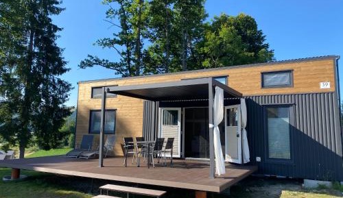 Apartment with Mountain View