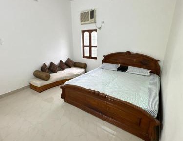 Deluxe Room (2 Adults + 1 Child)