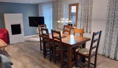 Apartment with Mountain View