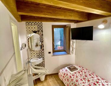 Single Room with Private Bathroom