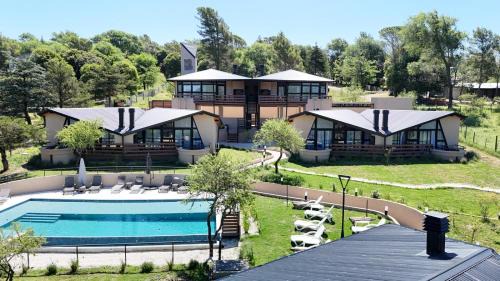 One-Bedroom Apartment with View