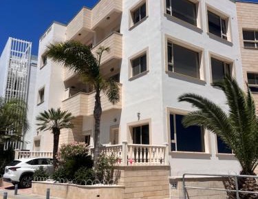 One-Bedroom Apartment - Sea Side