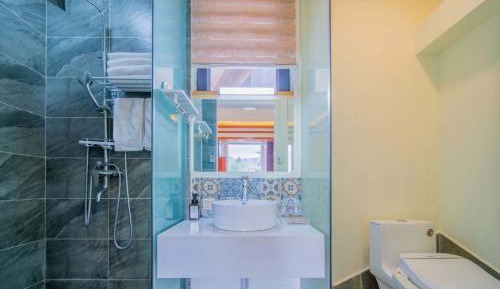 Family Room with Garden View