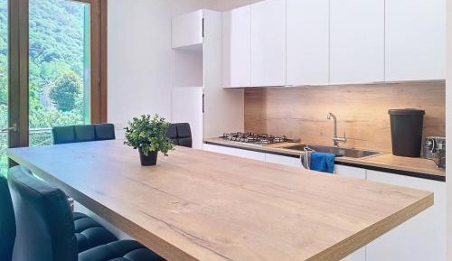 Two-Bedroom Apartment with Mountain View