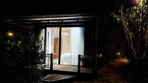 Deluxe Double Room (2 Adults + 1 Child)