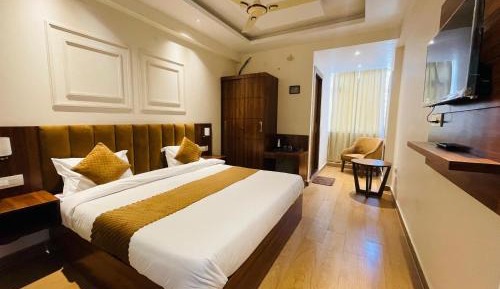 Deluxe Double Room (2 Adults + 1 Child)