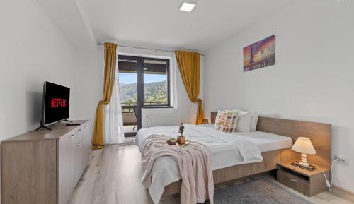 Apartment with Mountain View