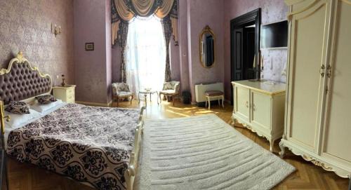 Queen Room with Spa Bath
