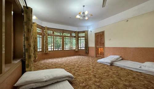 Family Room with Garden View