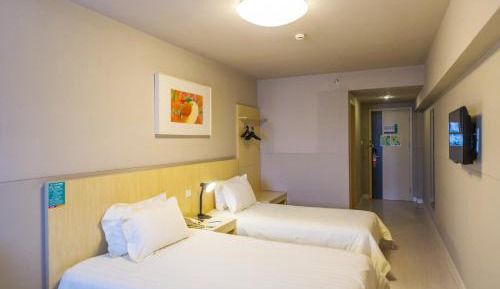 Standard Twin Room B