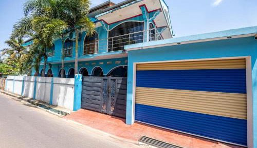 Three-Bedroom Apartment with Balcony