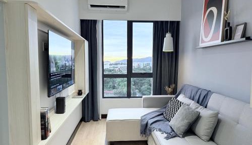 One-Bedroom Apartment with Sea View