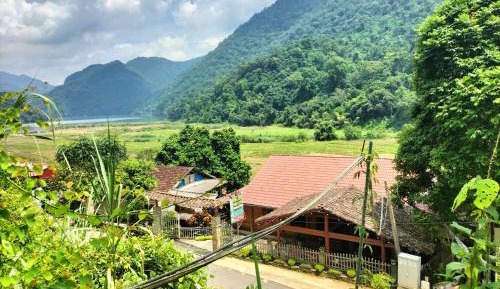 Family Room with Lake View