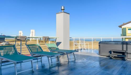 Superior One-Bedroom Apartment with Balcony