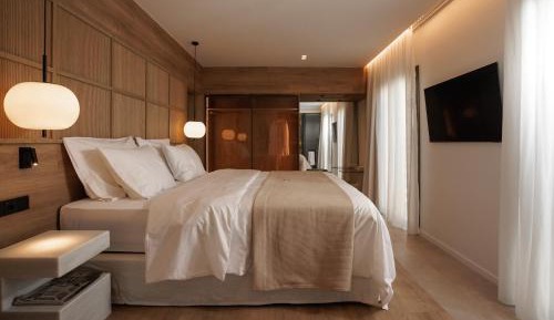 Cedar Forest Suite Pool & Naxos Town View