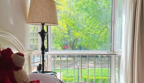 Apartment With Shared Bathroom