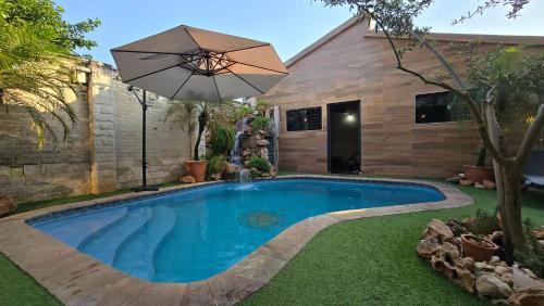 Apartment with Pool View 