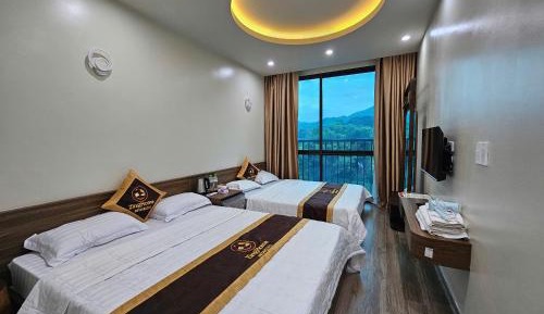 Double or Twin Room with Mountain View