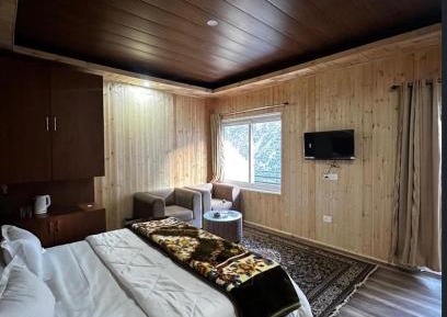 Suite with Mountain View