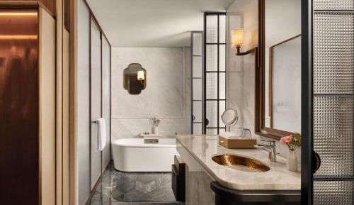 Classic Super King Room with City View and Club Lounge Access