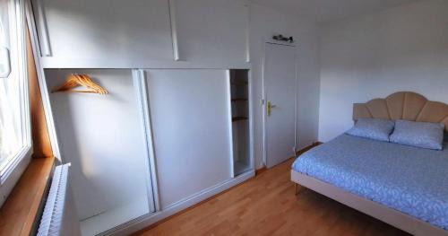 Standard Double Room with Shared Bathroom
