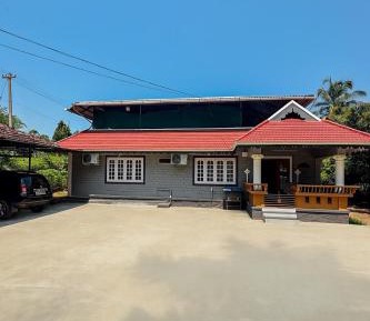 Three-Bedroom Holiday Home 