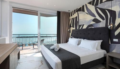 Deluxe Queen Room with Two Queen Beds