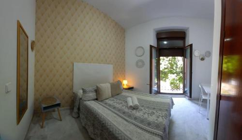 Four-Bedroom Apartment with Balcony 