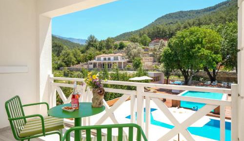 King Suite with Pool View