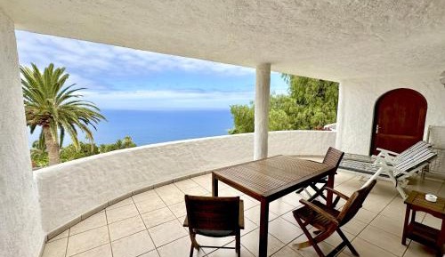 One-Bedroom Apartment with Sea View and Balcony