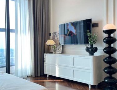 One-Bedroom Apartment with City View