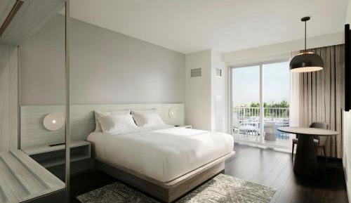 King Room with Balcony and Water View with High Floor