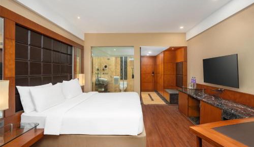 Suite 1 Bed with Airport Transfers, Happy Hours 01:00 PM to 06:00 PM Free Pick up and drop to Worldmark Aerocity (subject to car availability)