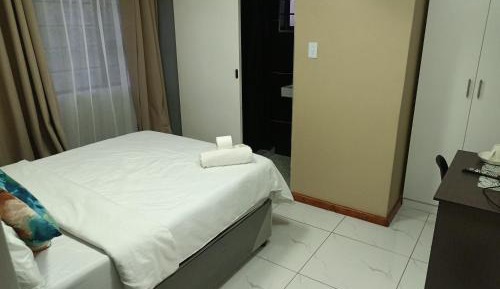 Deluxe Room (2 Adults + 1 Child)