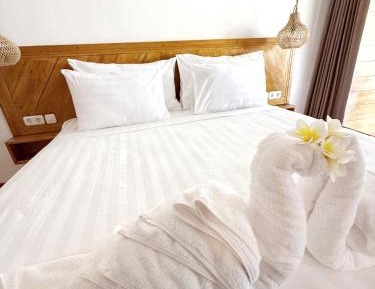 Deluxe Room (2 Adults + 1 Child)