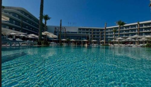 Two-Bedroom Deluxe Apartment with Harbor View